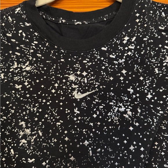 Nike Women's Short Sleeve Black and White crop top - Picture 2 of 6